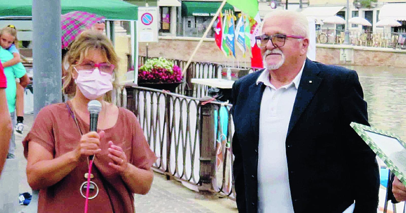 Passeggiata con nonne e nipoti