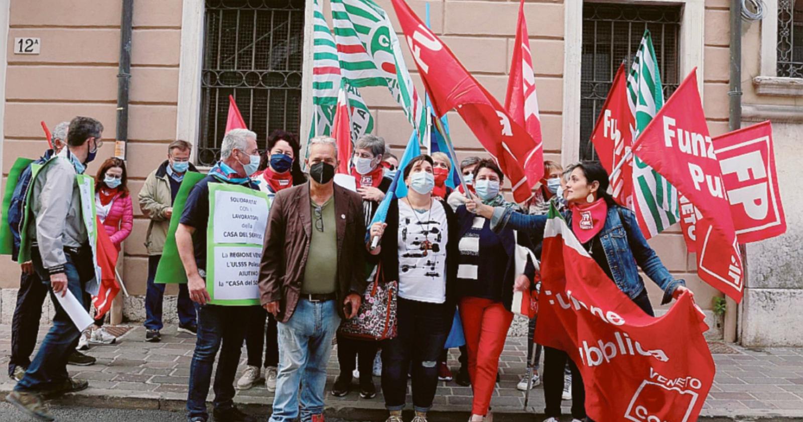 Lavoratori in stato di agitazione: "Rette troppo alte, situazione economica disastrosa"