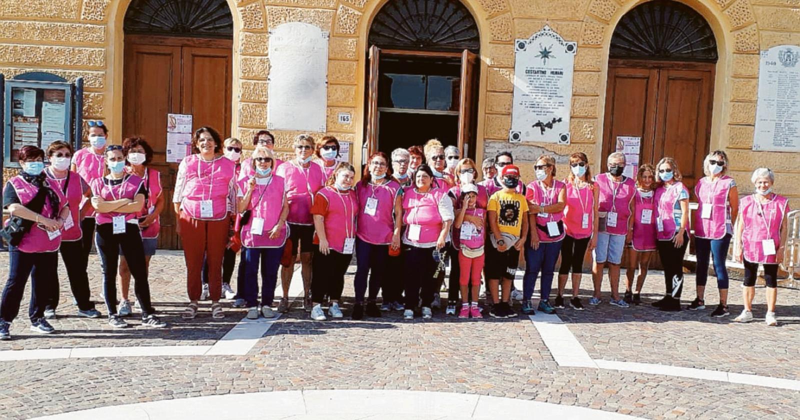 Il paese si è tinto di... rosa