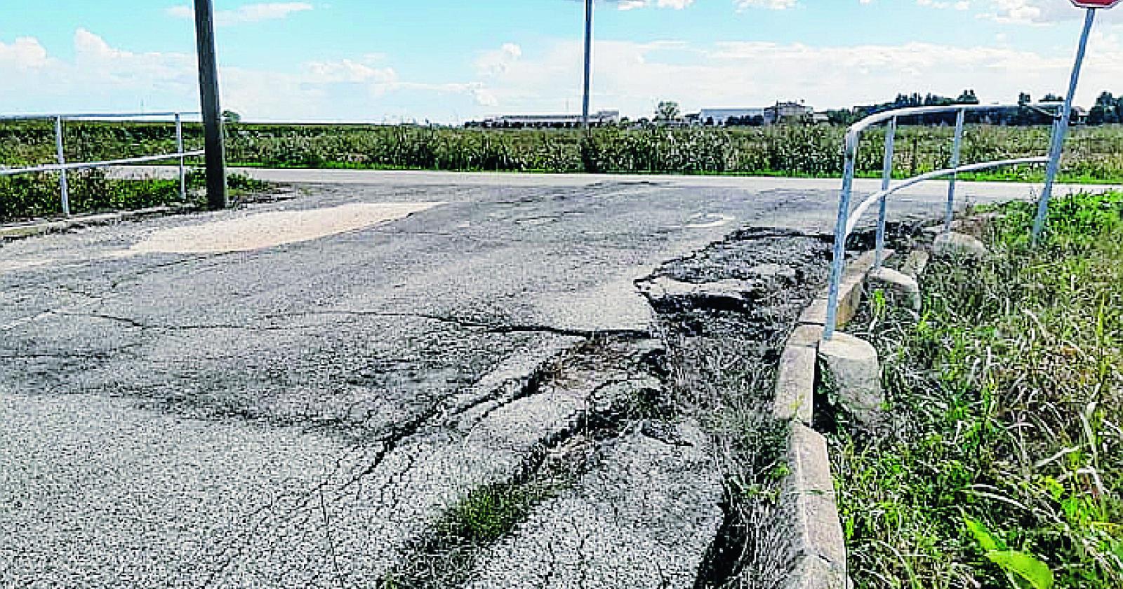 A San Pietro, strada per il cimitero in condizioni pietose