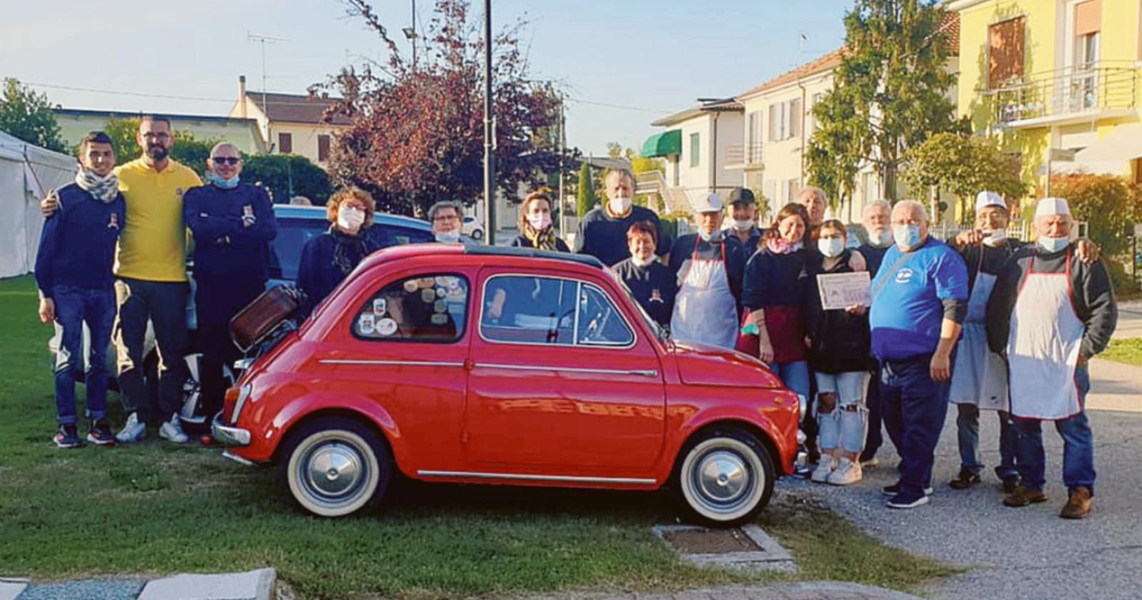 Un autoraduno di Fiat 500 da record