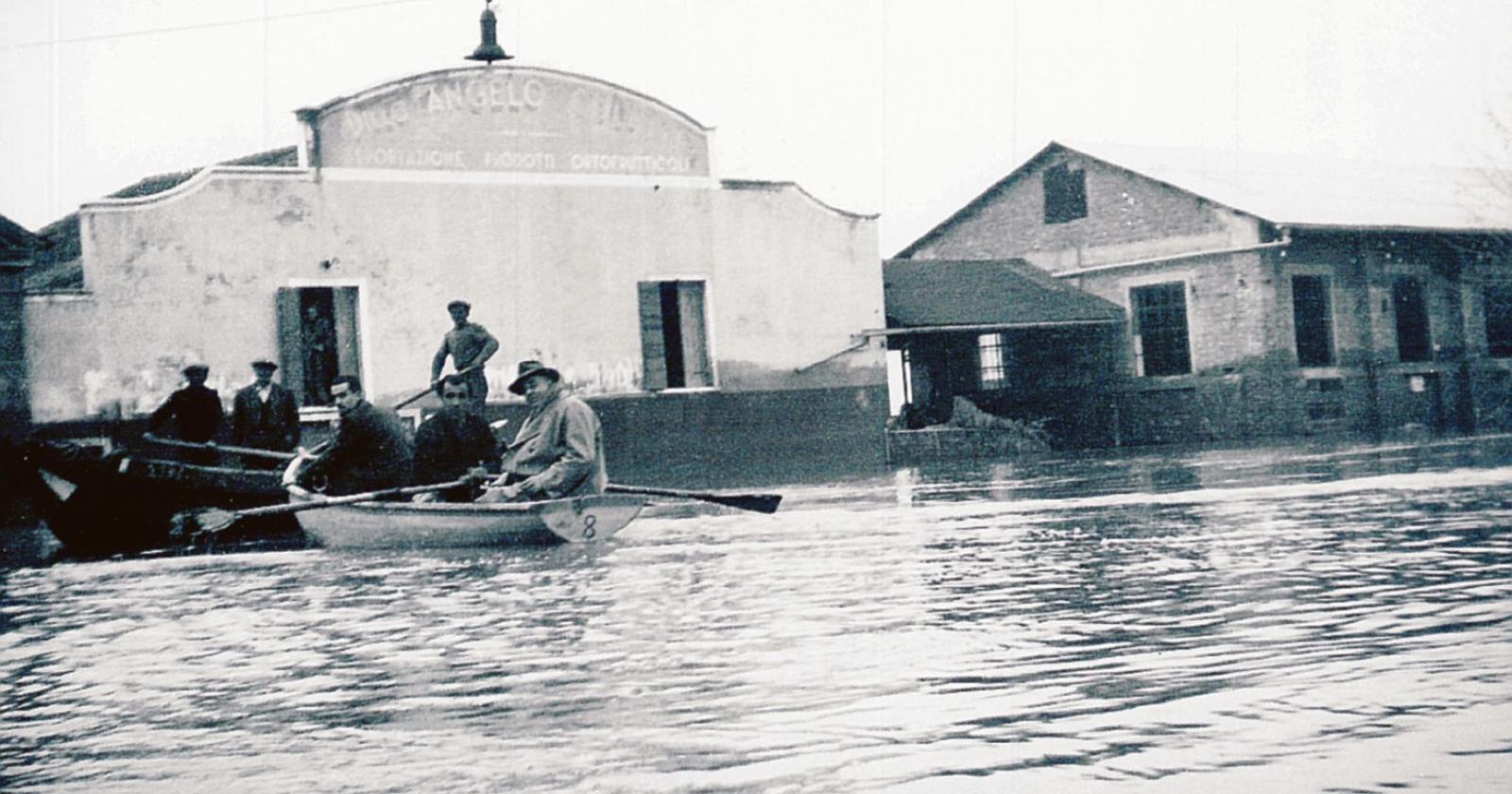 Sulla barca: un mare in paese
