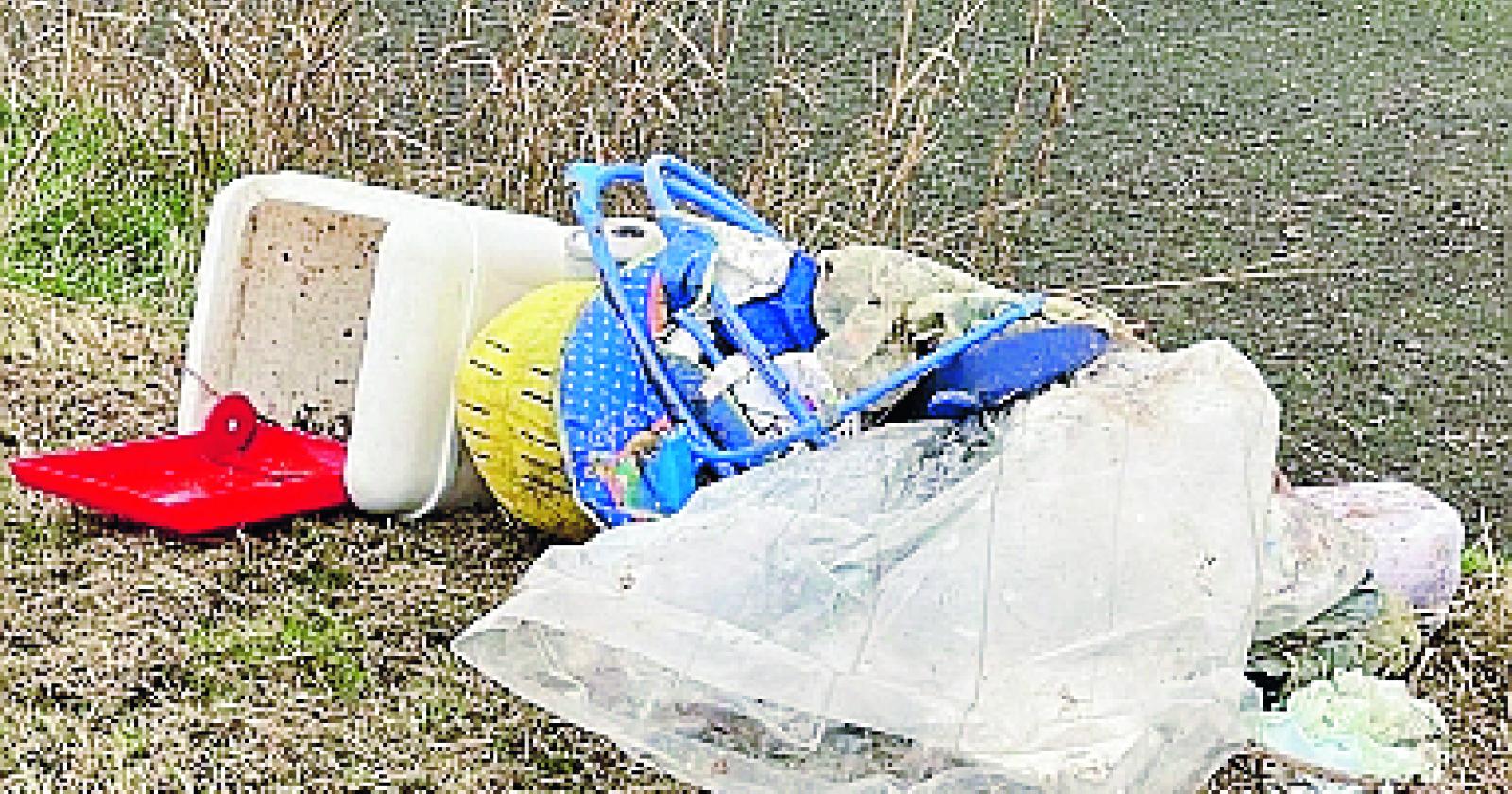 Rifiuti abbandonati, il colpevole pizzicato da un video