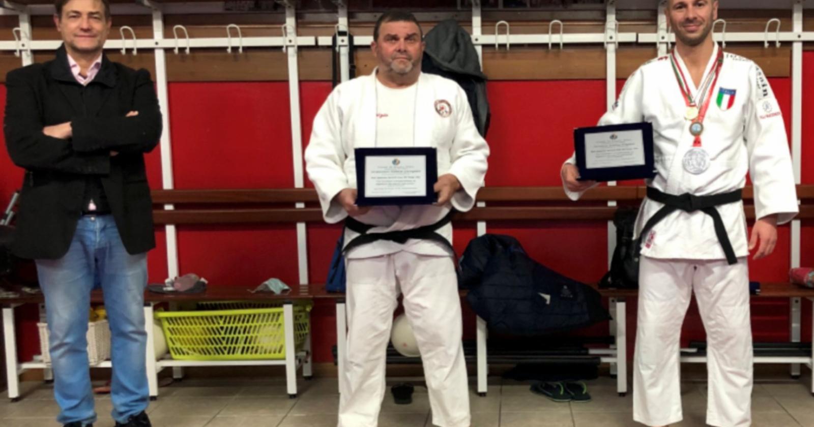 Una targa ai campioni di judo