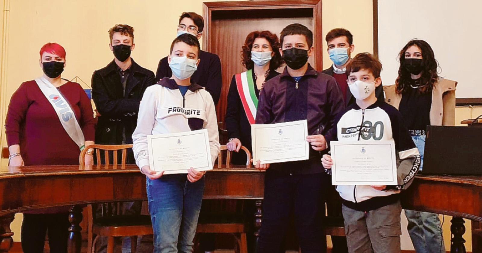 Borsa di studio agli alunni più bravi