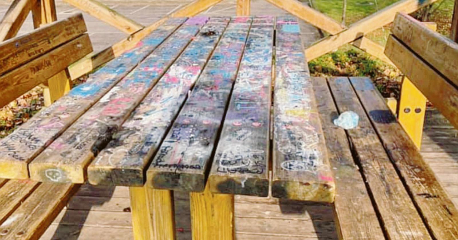 Gazebo in Artessura vandalizzati, rabbia e proteste