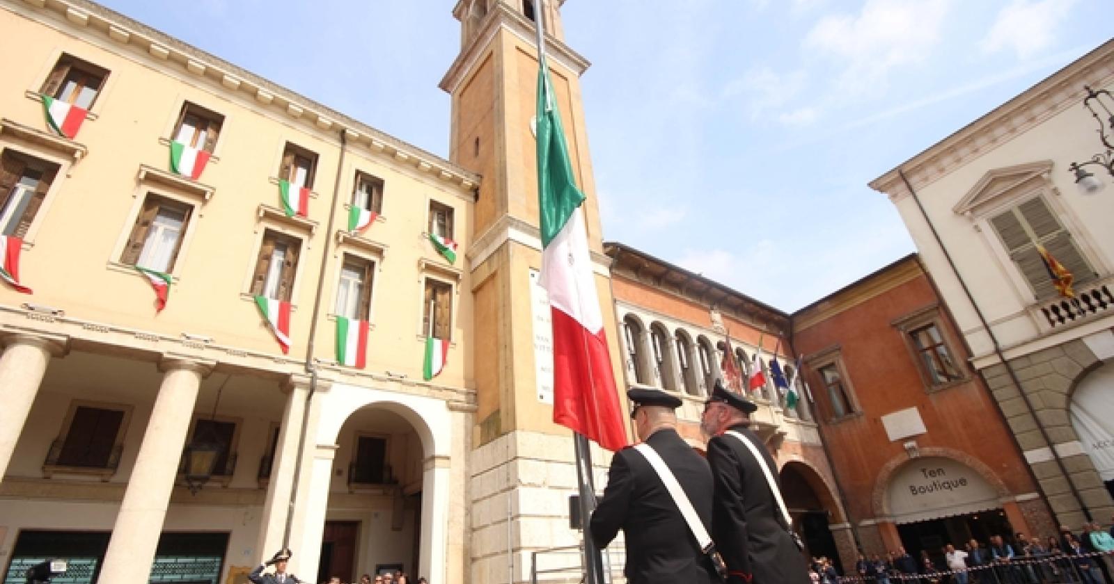 25 Aprile Piazza Vittorio Emanuele II 9