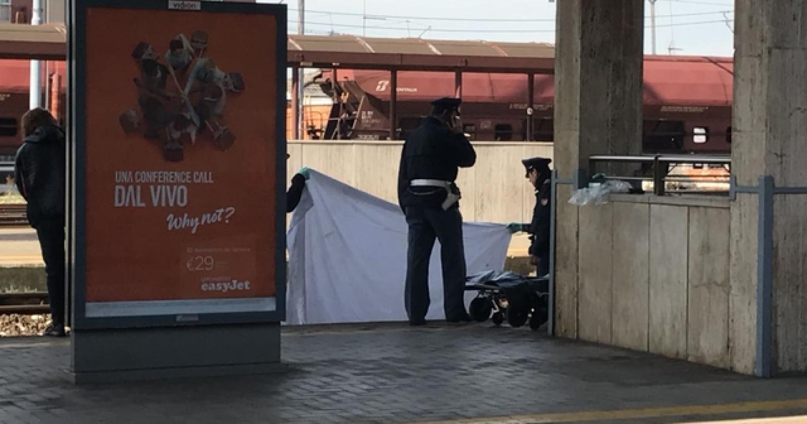 Investito da un treno, traffico bloccato