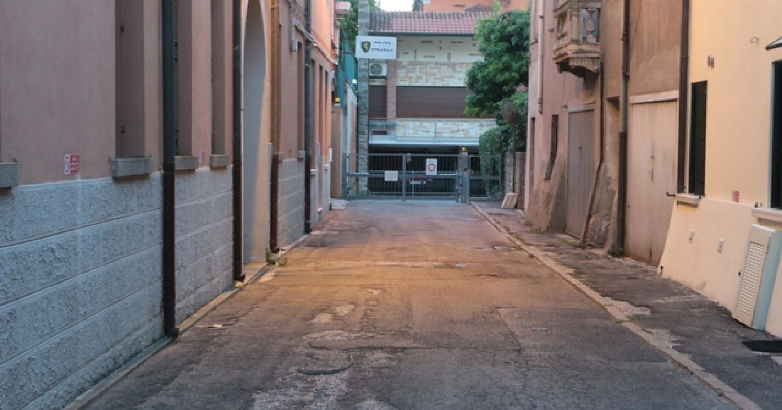 Via Donatoni 6