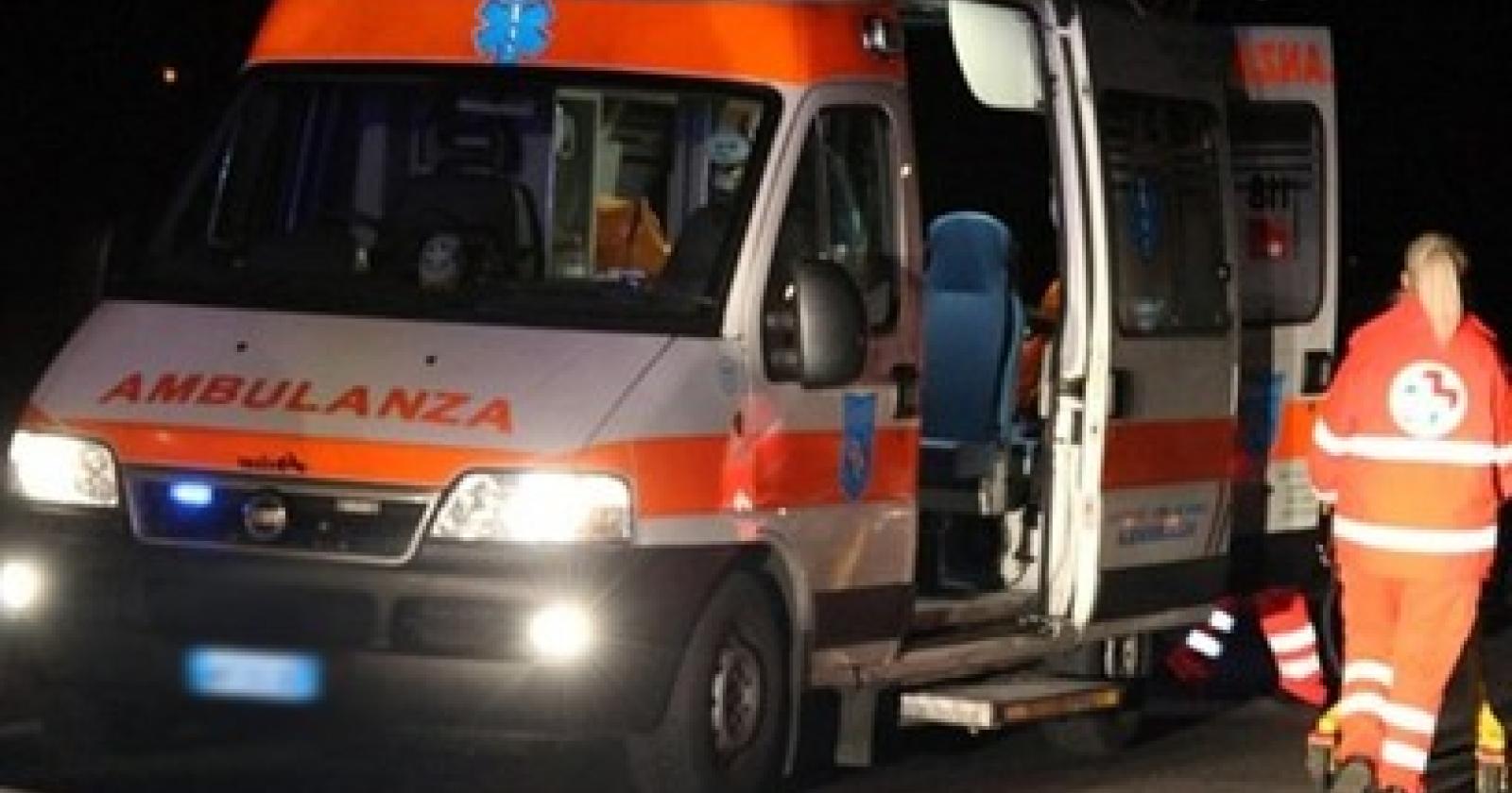 Muore investito a bordo strada