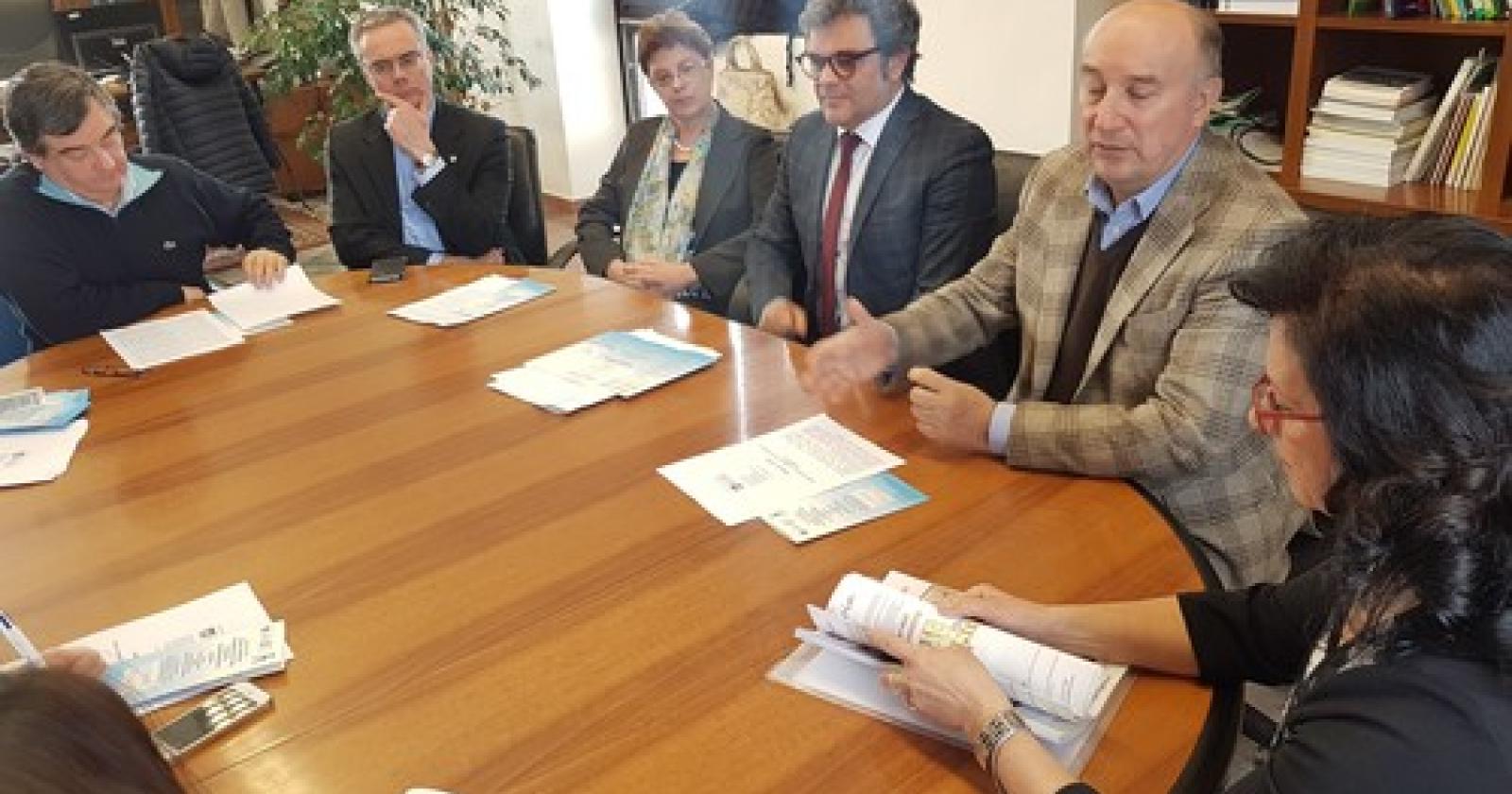 foto scuola fuori.jpg