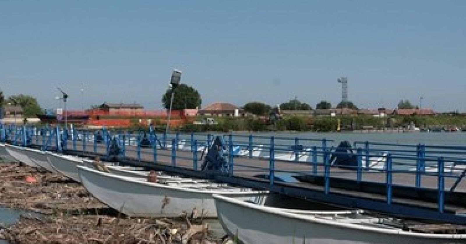 Serve manutenzione: chiuso il ponte di barche