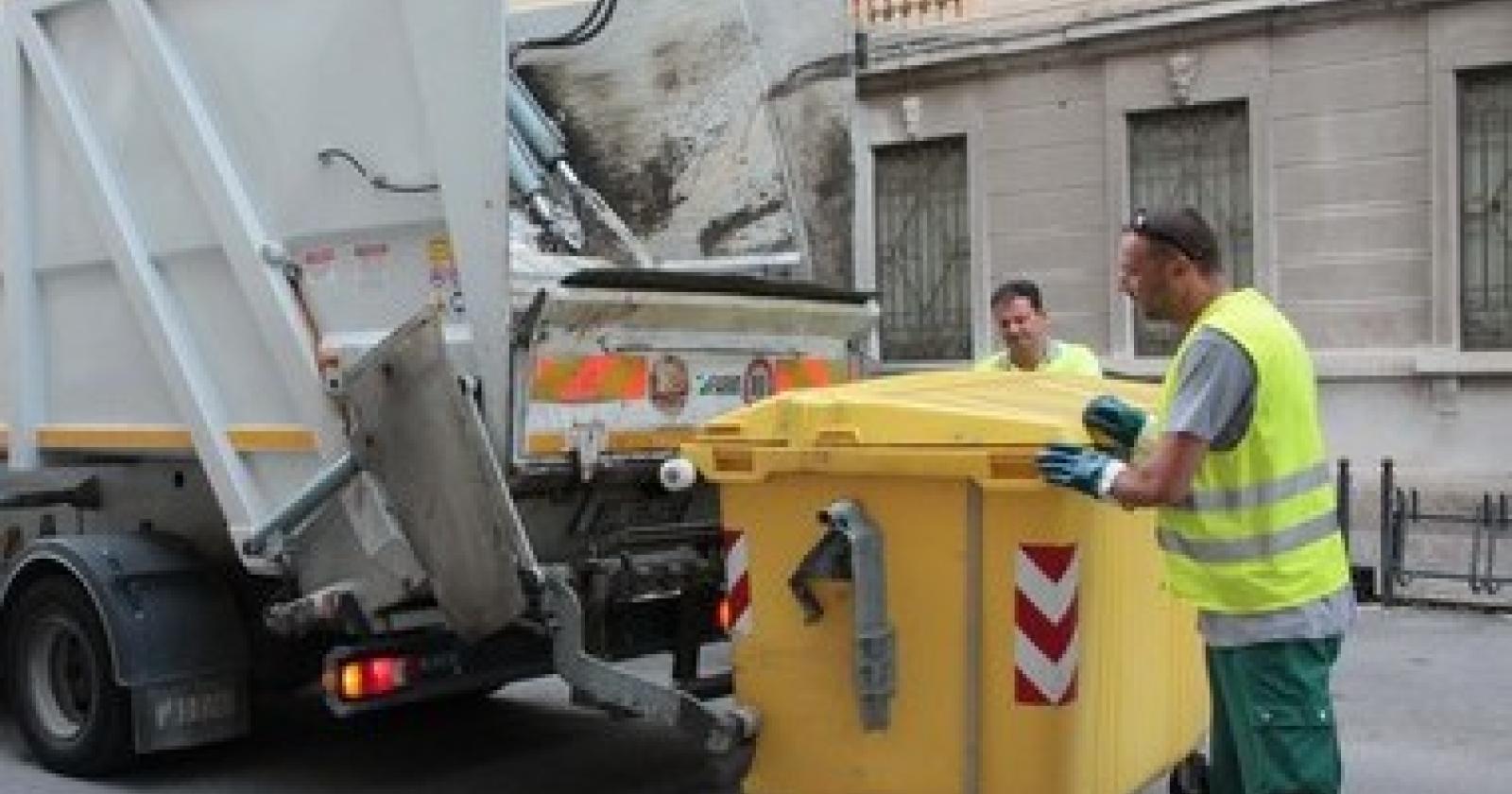 rifiuti[1].JPG