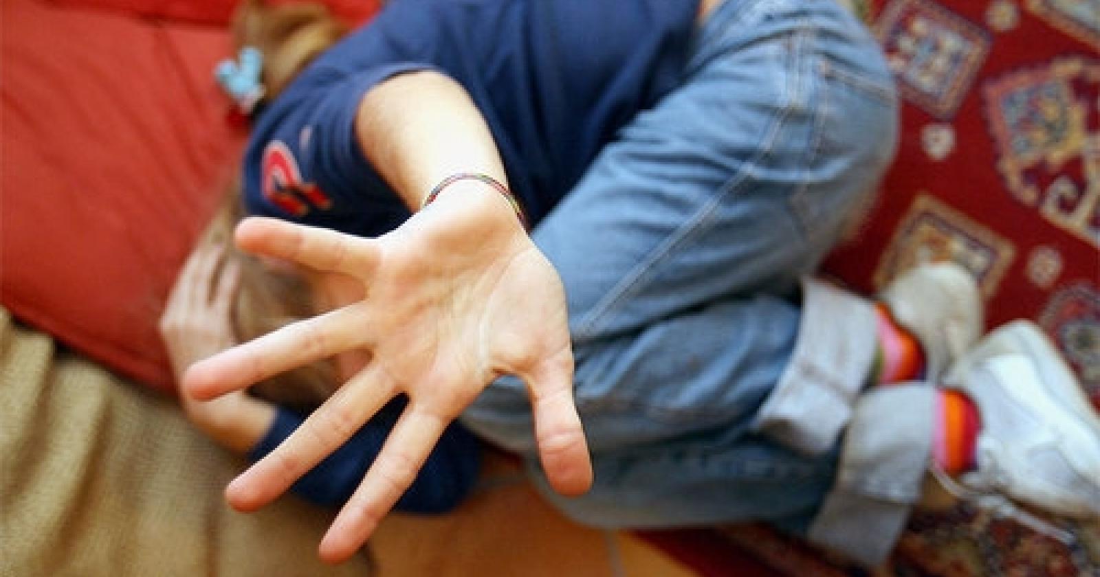 Nonno a processo per violenza sessuale sulla nipote