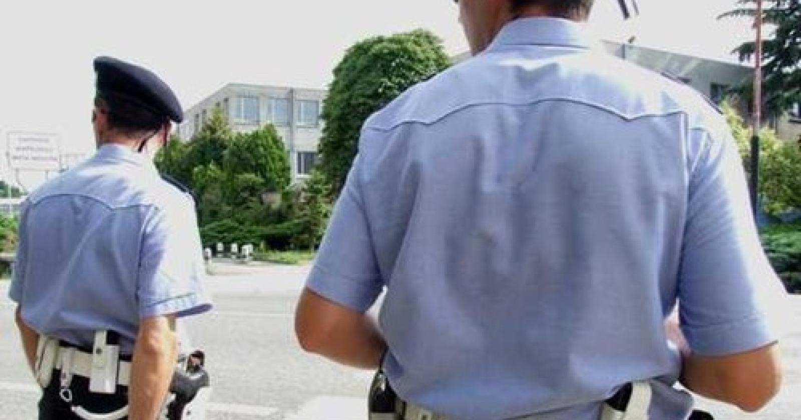 vigili%20urbani[2].JPG
