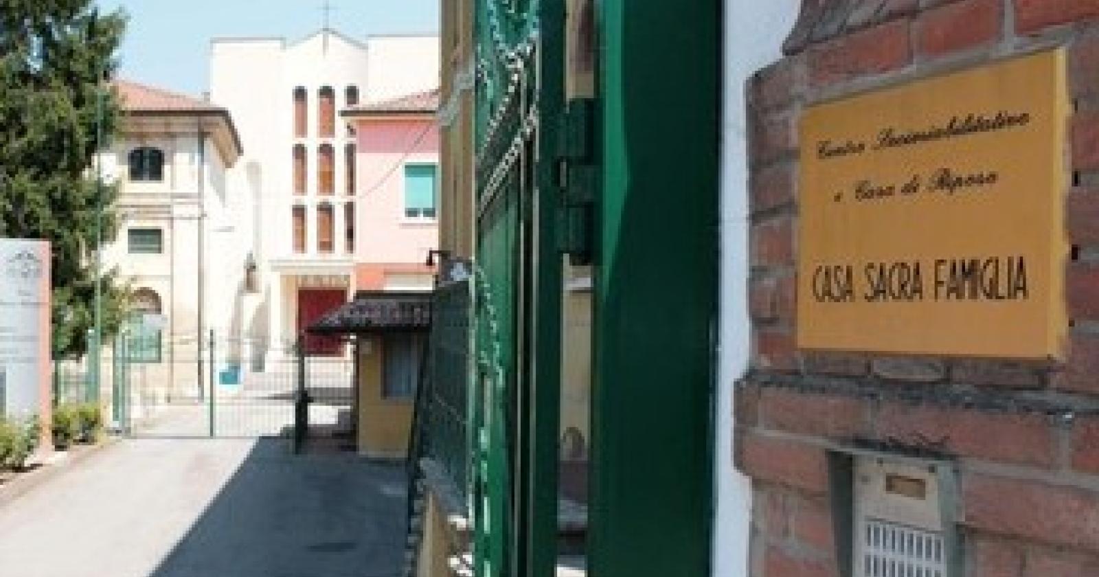 casa sacra famiglia.JPG