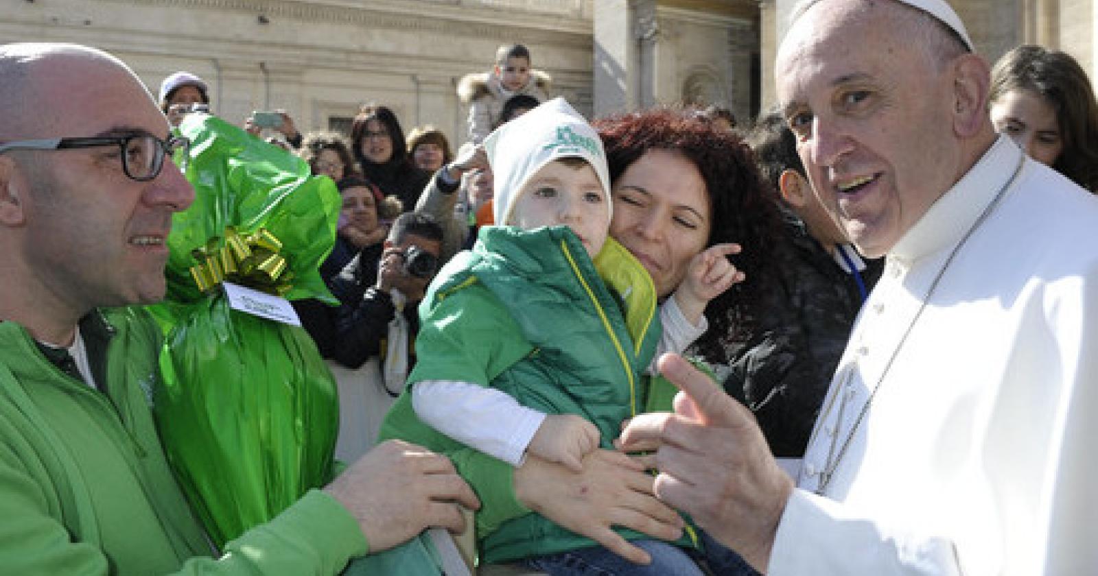 uova di pasqua a papa francesco.jpg