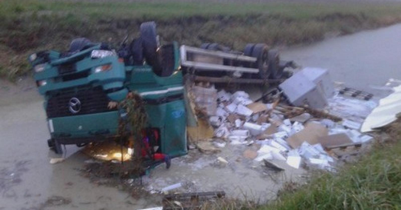 incidente camion rovesciato statale 16 palazzo ros