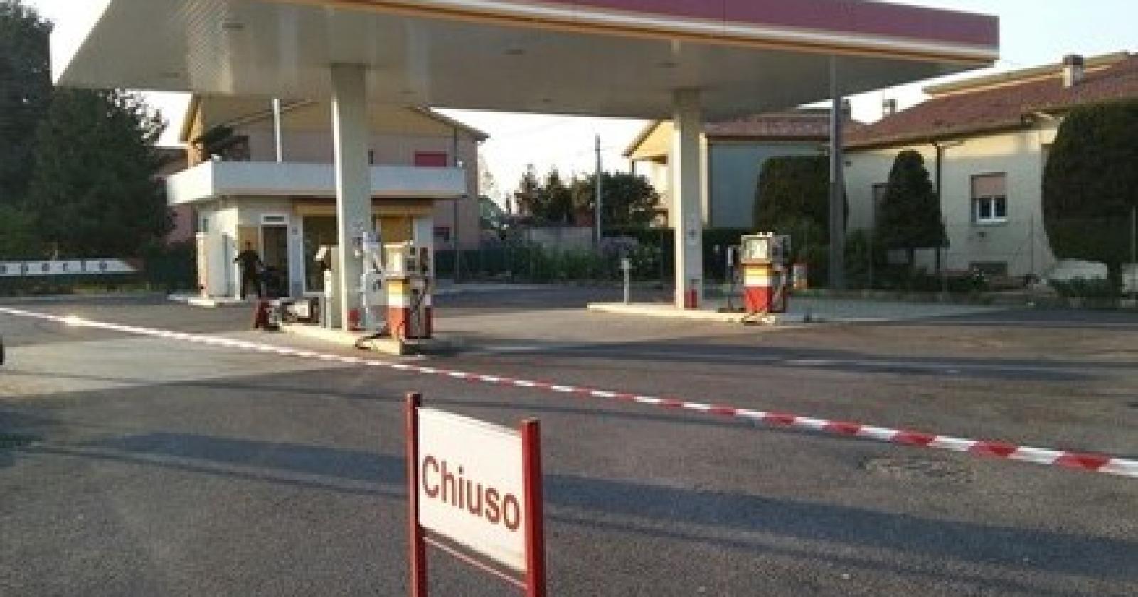 distributore chiuso pompa.JPG