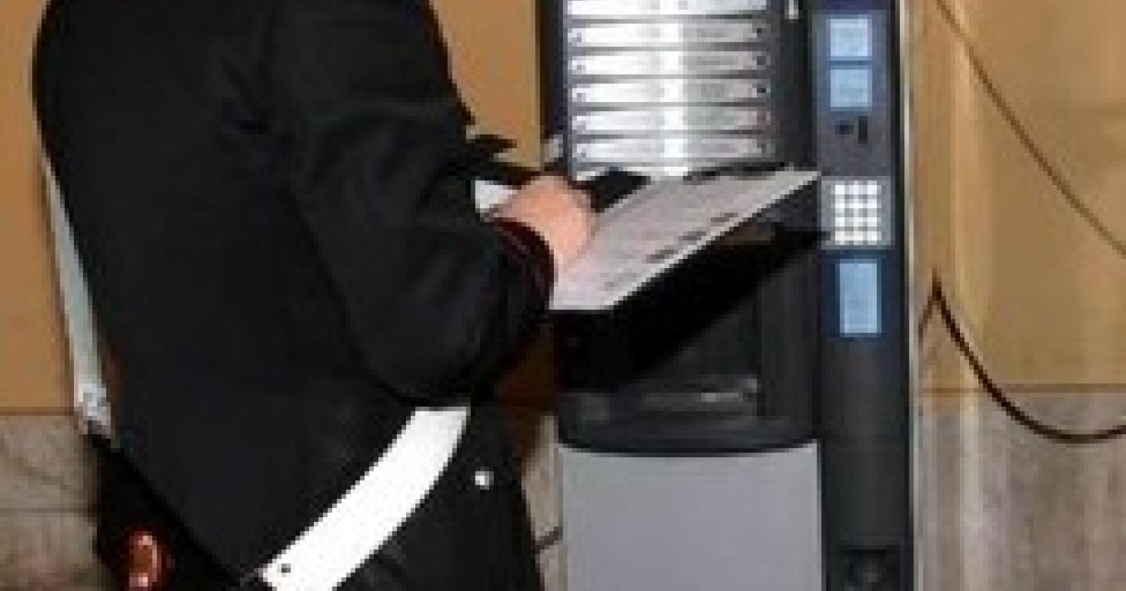 Ladro-distributori-automatici-3.jpg