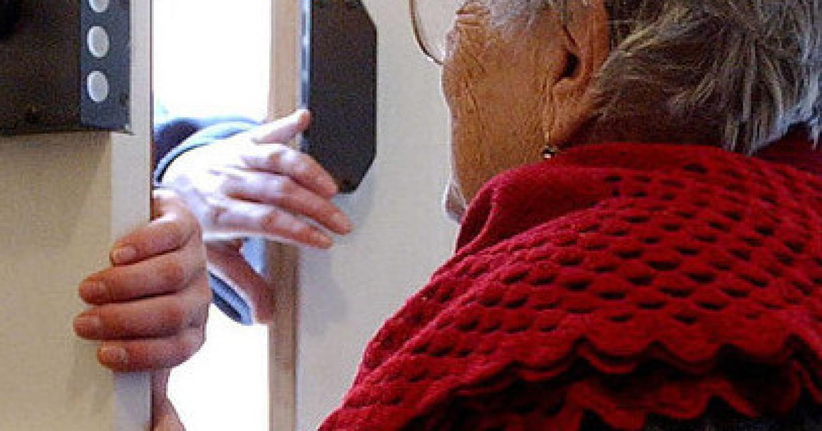 Si fingono tecnici dell'Arpav per entrare nelle case