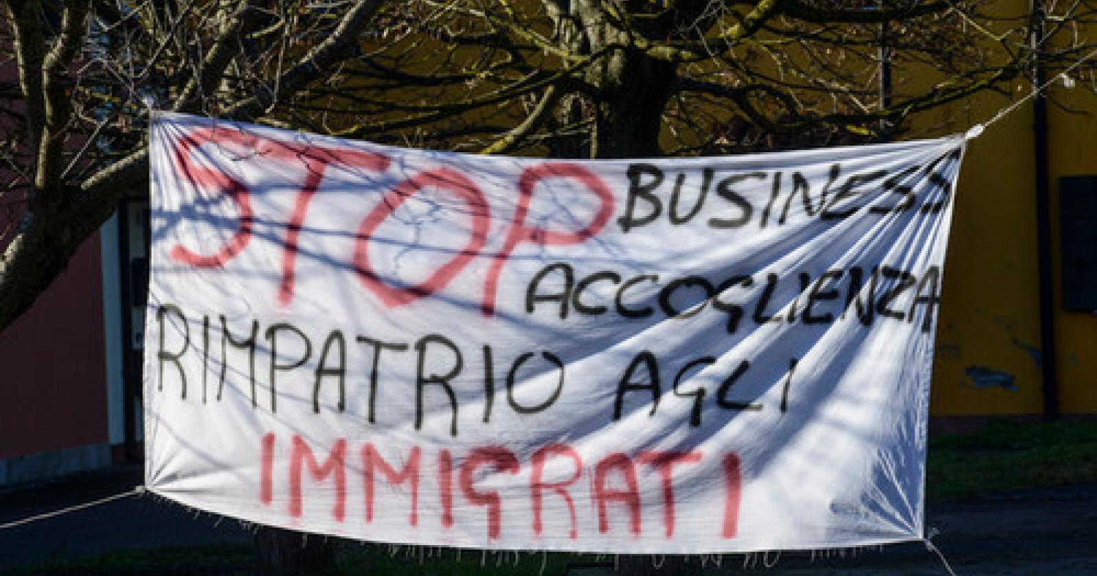 Conetta Cona rivolta centro accoglienza ex base (5