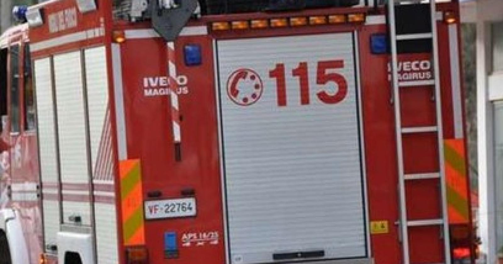 68744