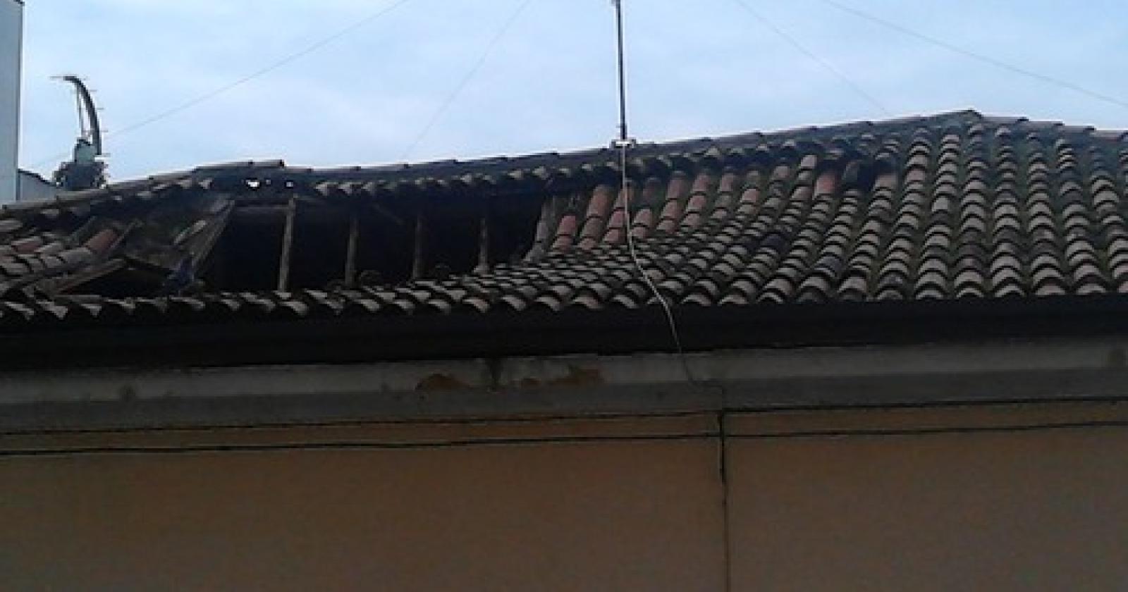 Crollo tetto croce rossa 1 (4)