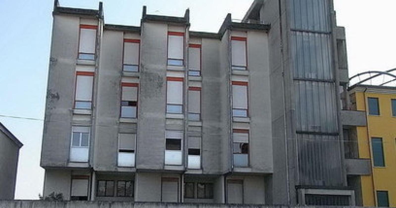 83898
