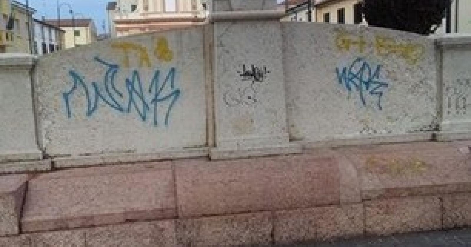 93193
