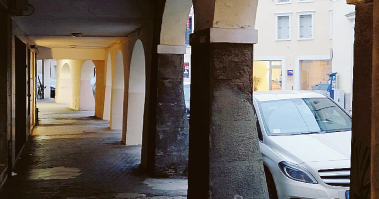 Via Badaloni pedonale, commercianti in subbuglio