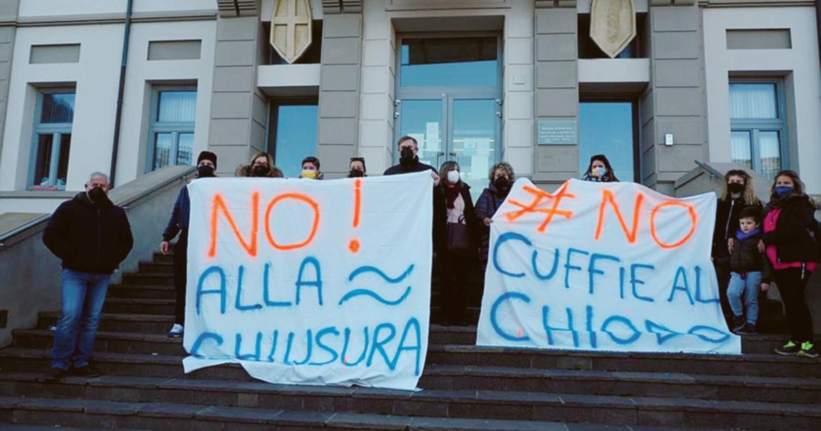 "Riaprite la piscina": scatta l'ennesima mobilitazione