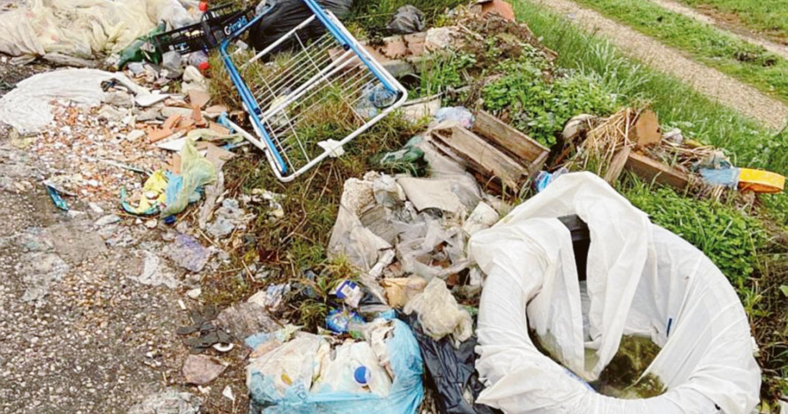 Questo schifo sparirà: al via la pulizia delle piazzole