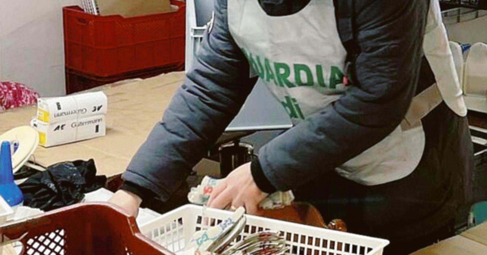 Laboratori tessili cinesi: lavoro nero e poca sicurezza, sequestri