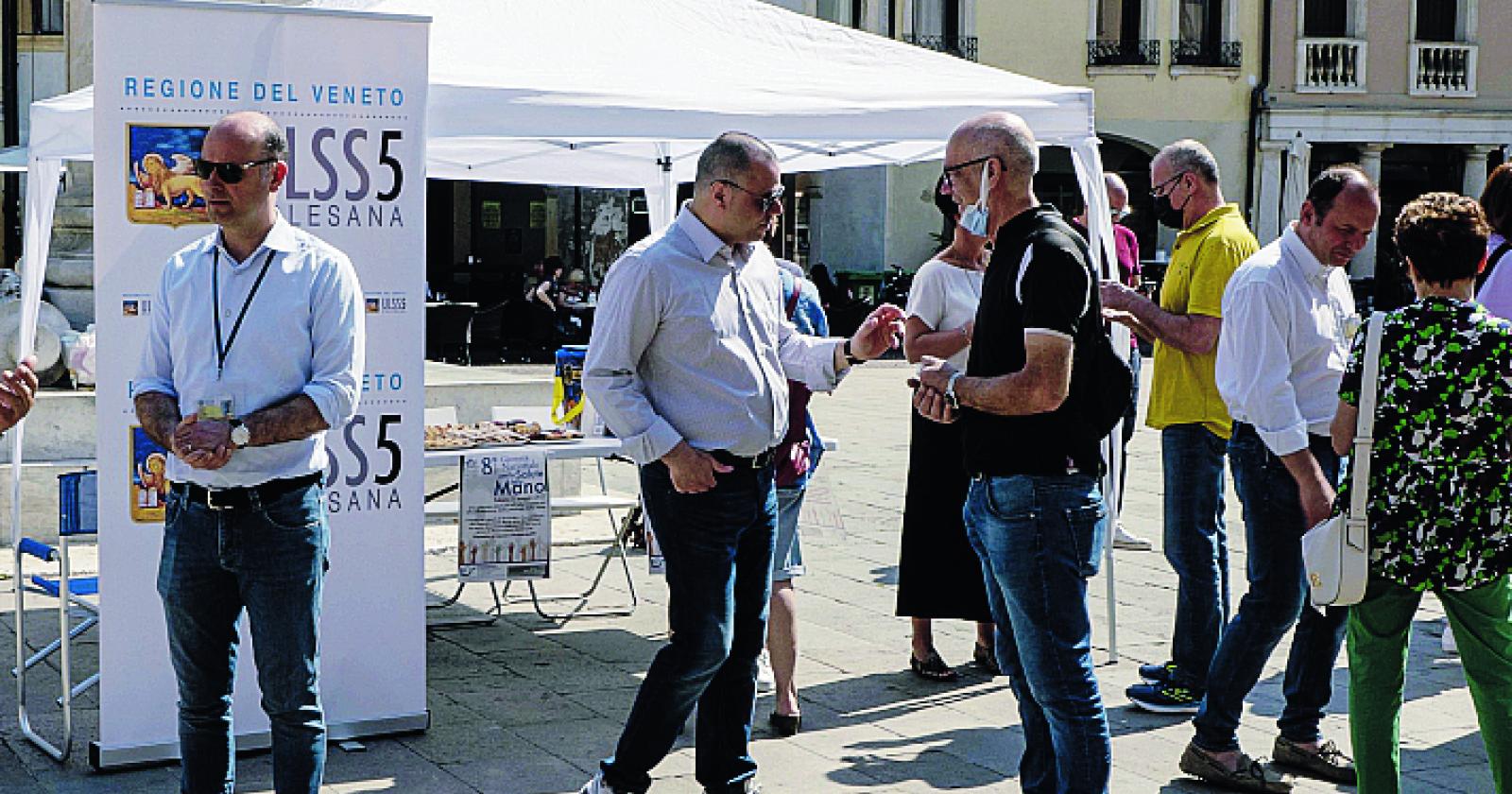 La salute della mano si cura in piazza