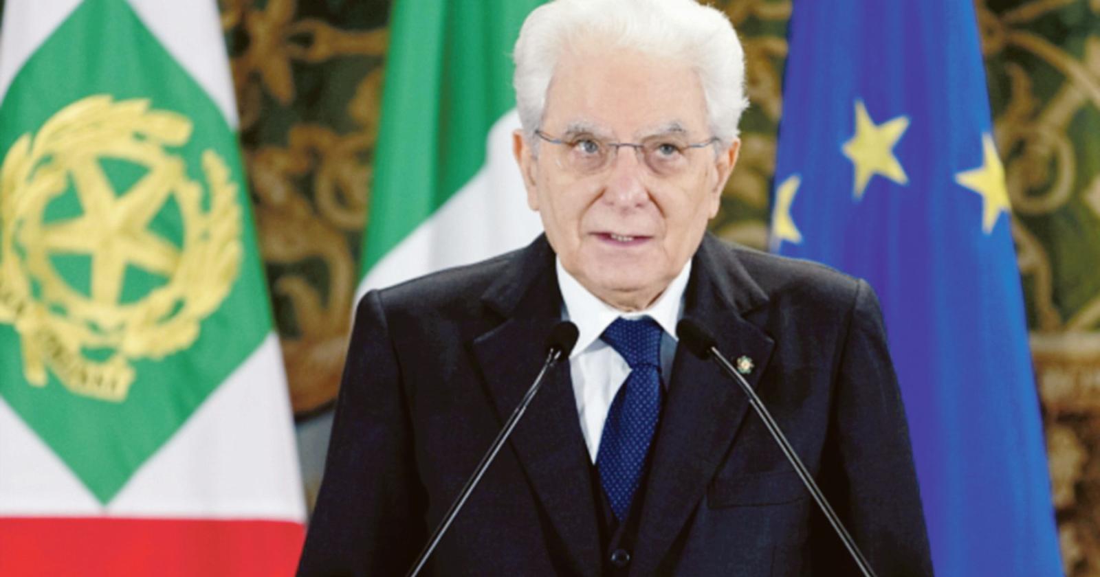Una targa che parla di Rovigo per il presidente Mattarella