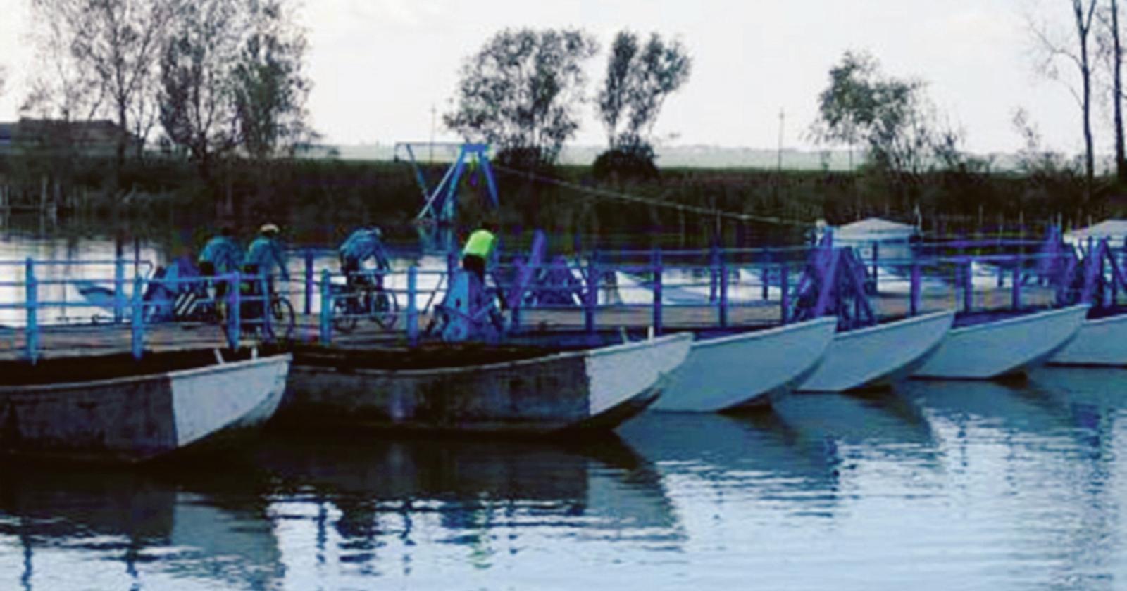 Il ponte di barche è finalmente pronto a riaprire