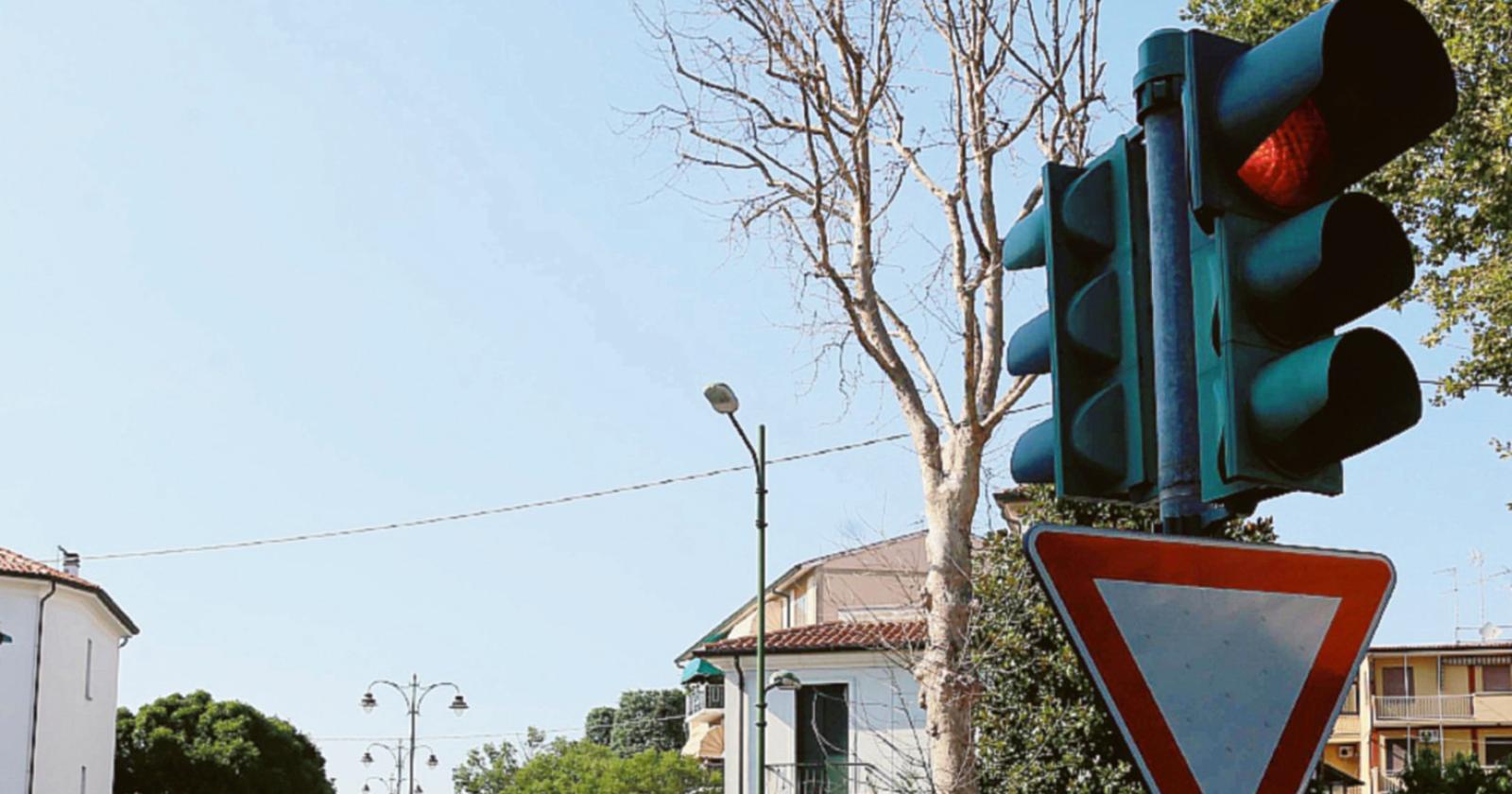 Addio semaforo da Ponta, rilievi in corso