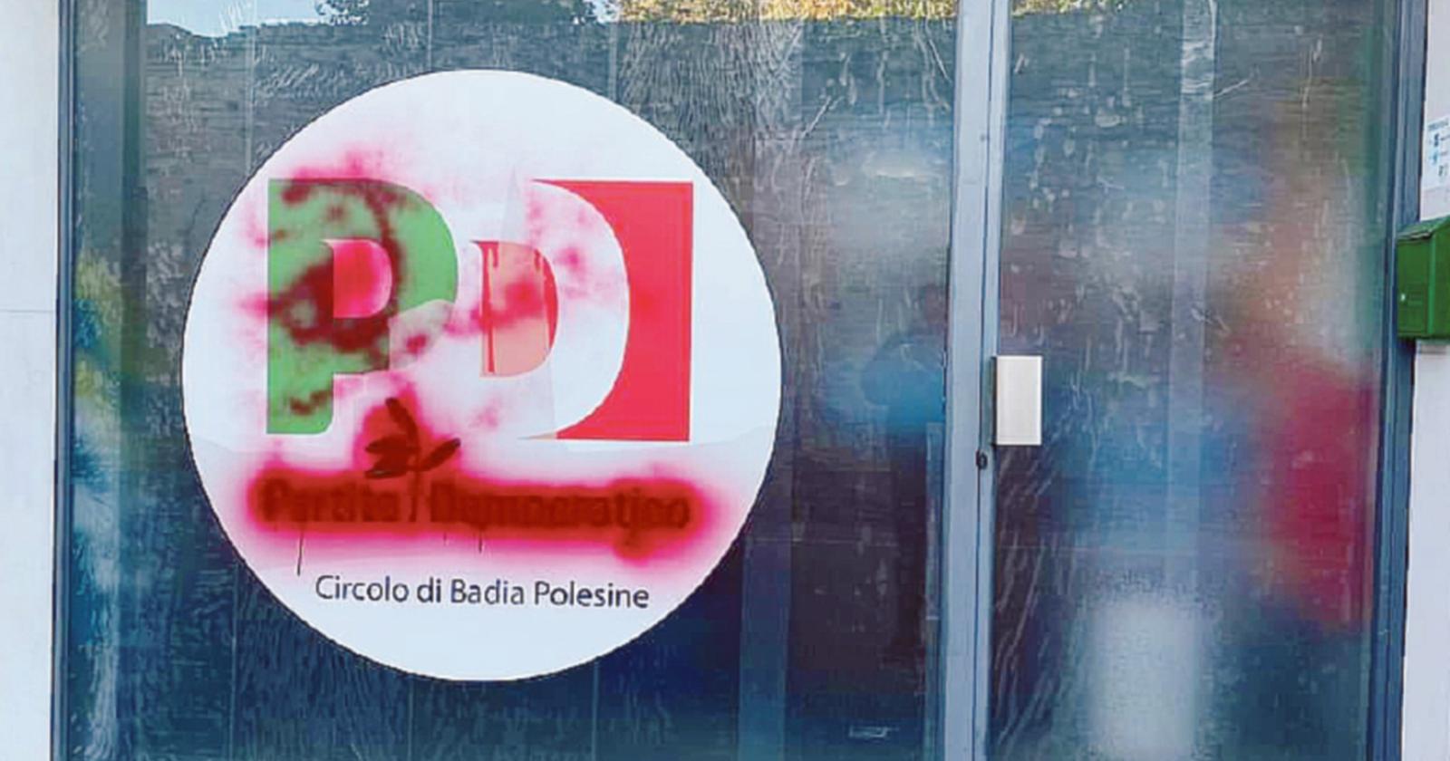 Vandalizzata la sede del Pd