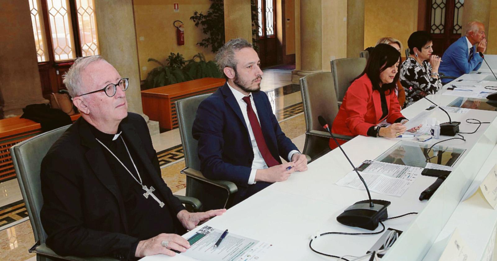 Il caporalato ora va fuori campo