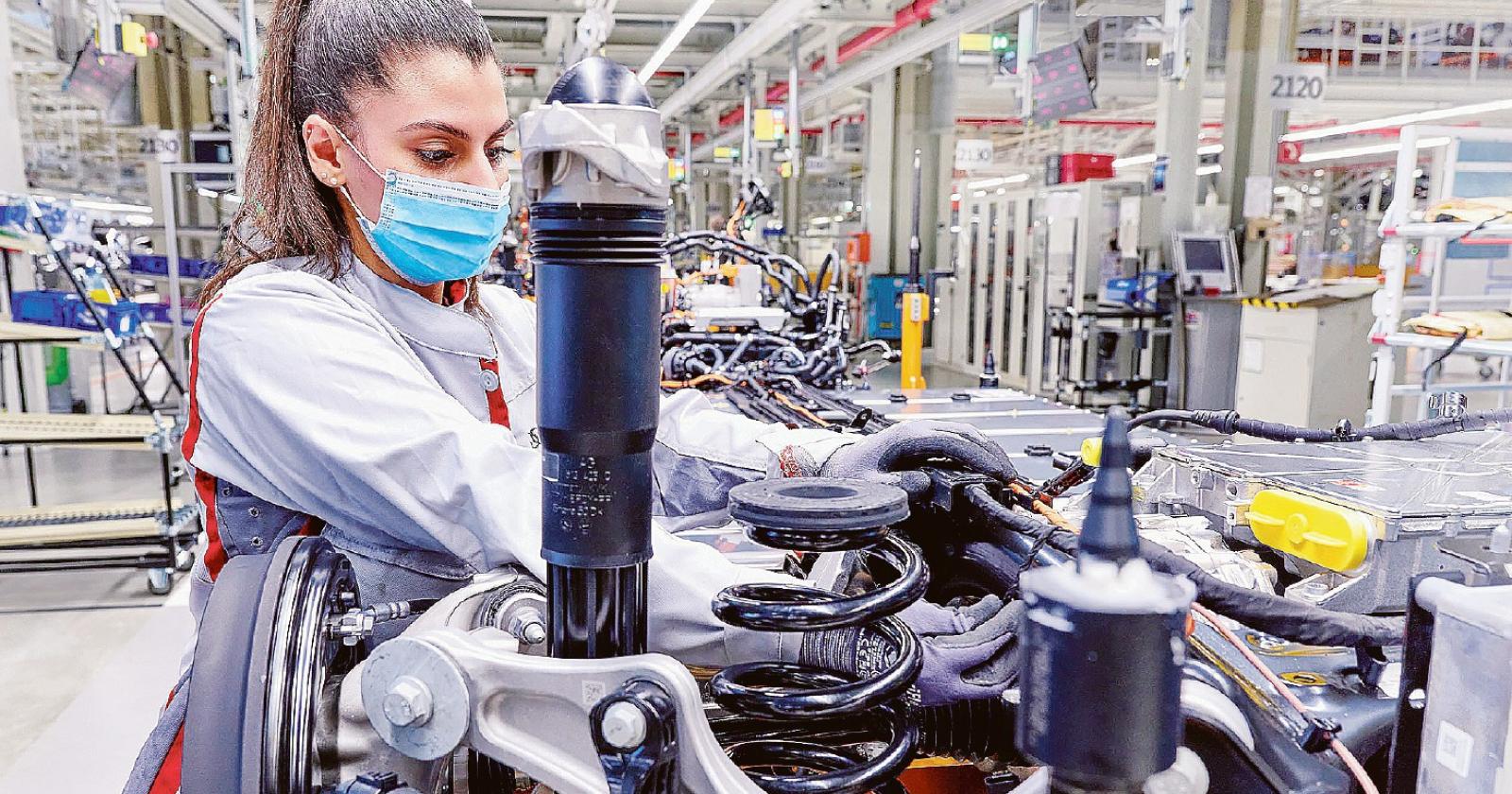 Nel 2023 saremo tutti ancora più poveri