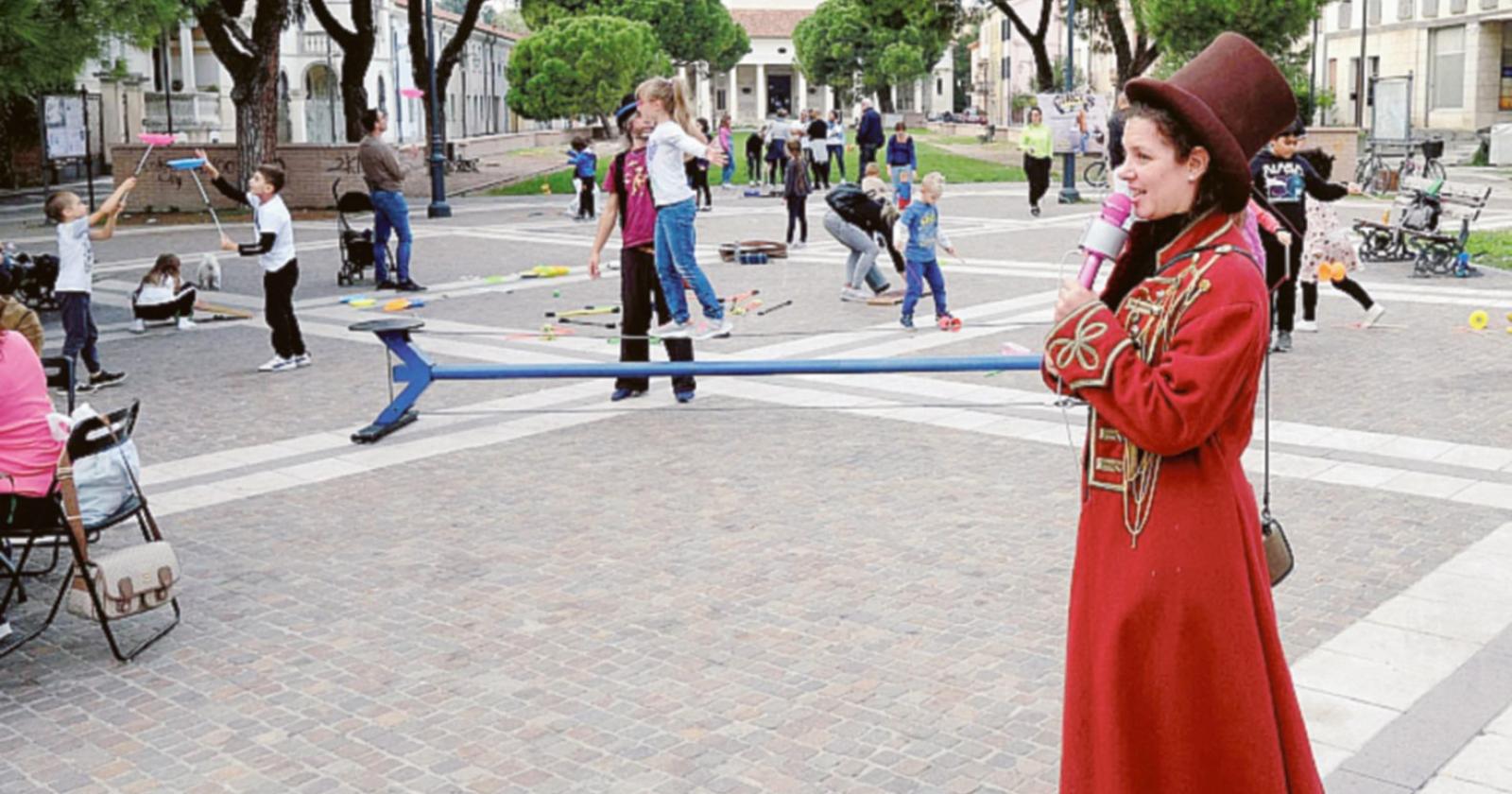 Giocolieri e circo: la piazza è viva!