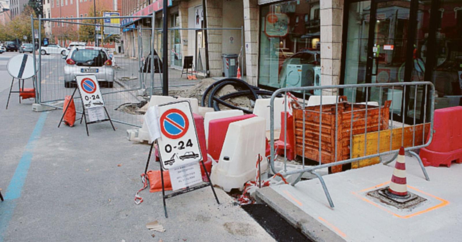 Cantiere fermo, disagi e problemi
