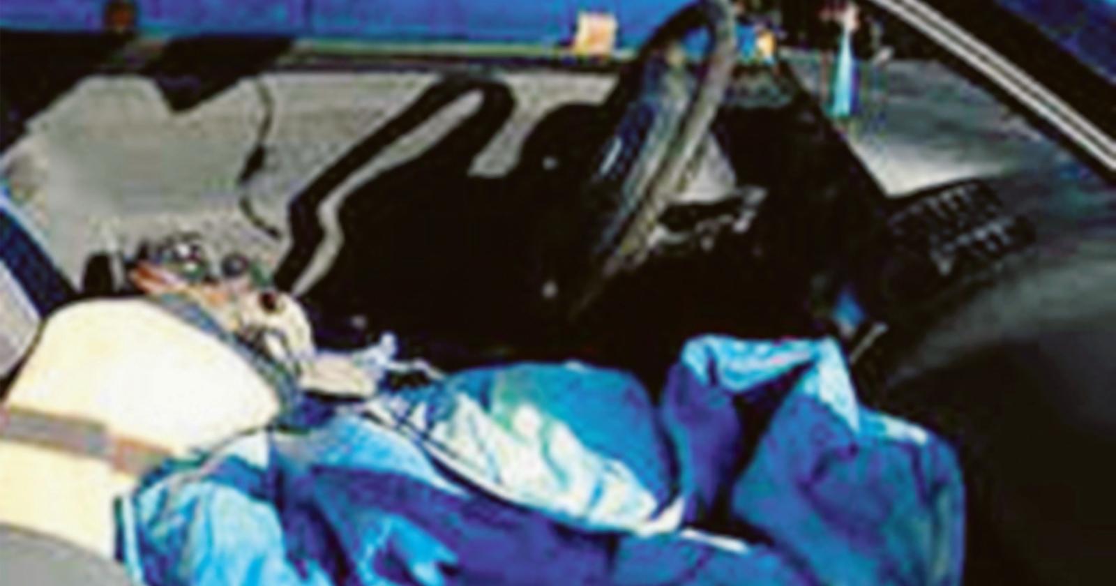 Dorme in auto per colpa della burocrazia