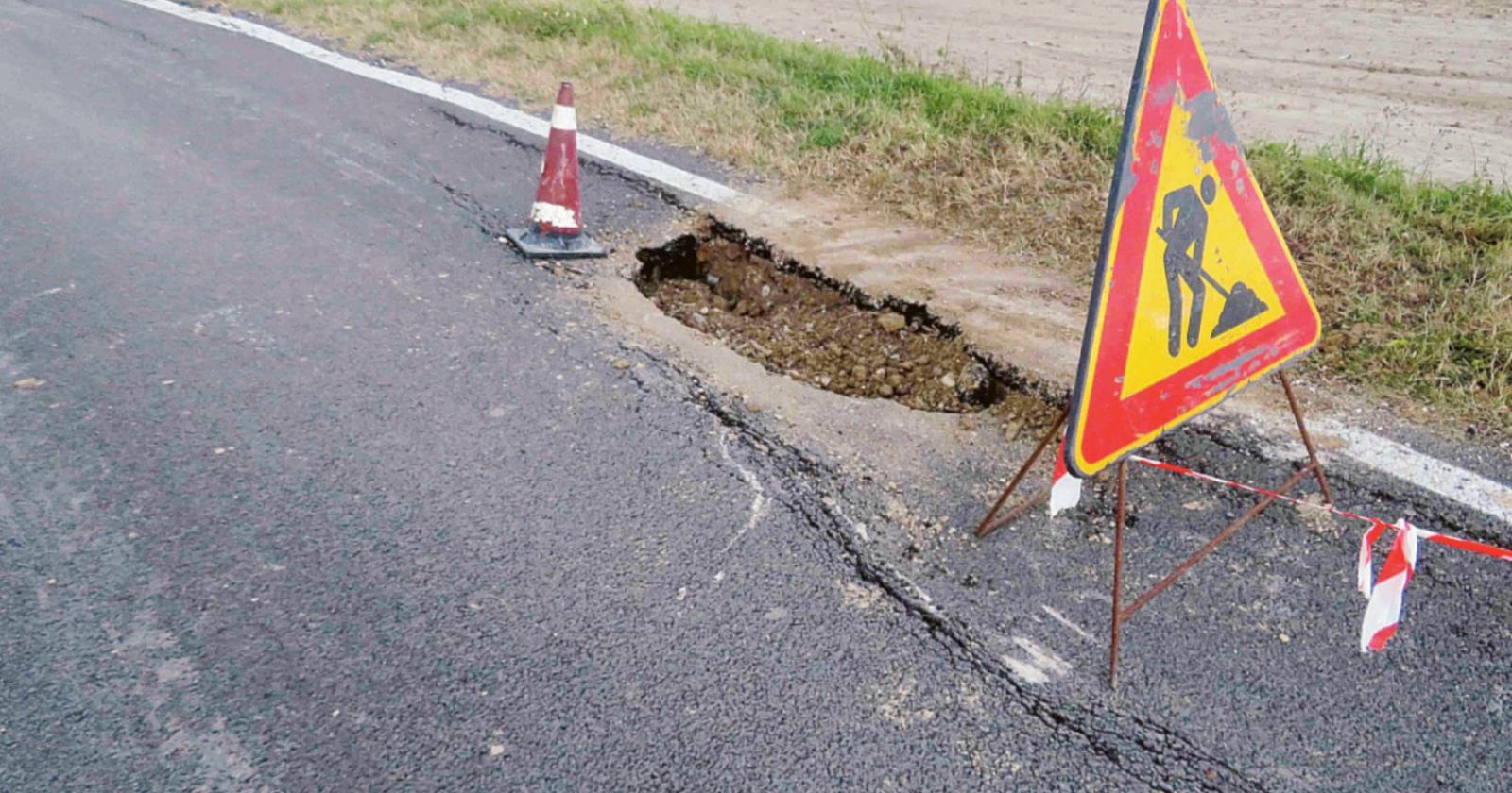 Strada in condizioni disastrose: chiusa