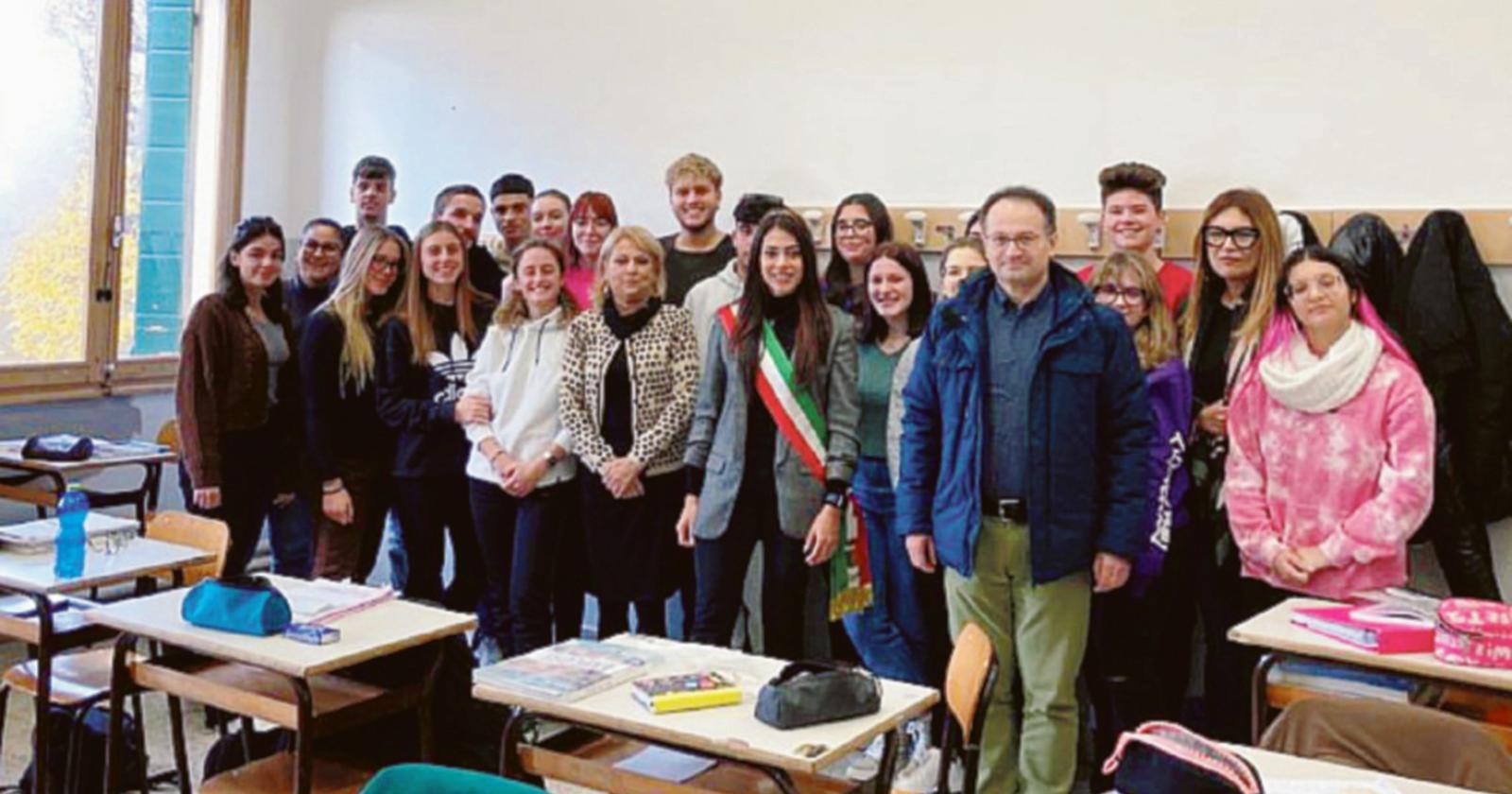 Il sindaco tra i banchi di scuola 