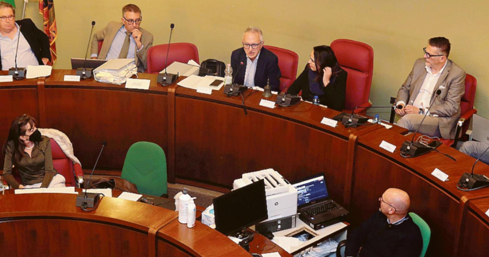 Crisi Iras, un consiglio comunale a rischio capestro