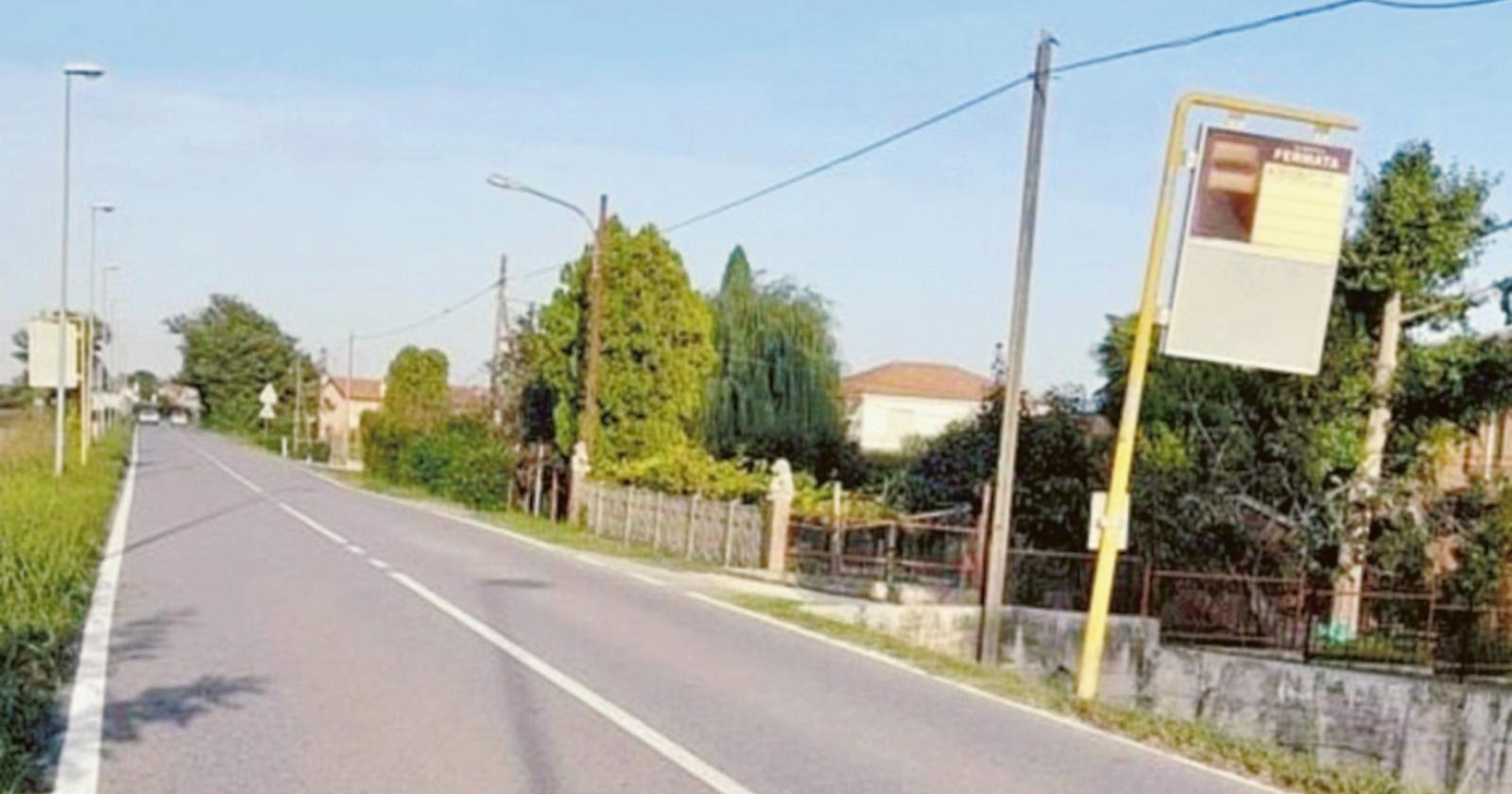 “Fermata del bus pericolosa, bisogna intervenite in via Giotto”