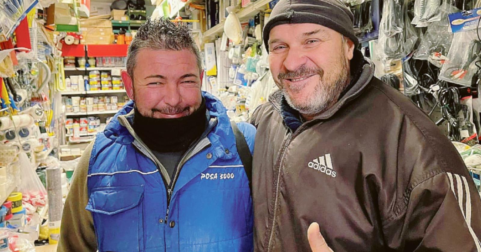 Tra le fiamme per salvare la pineta