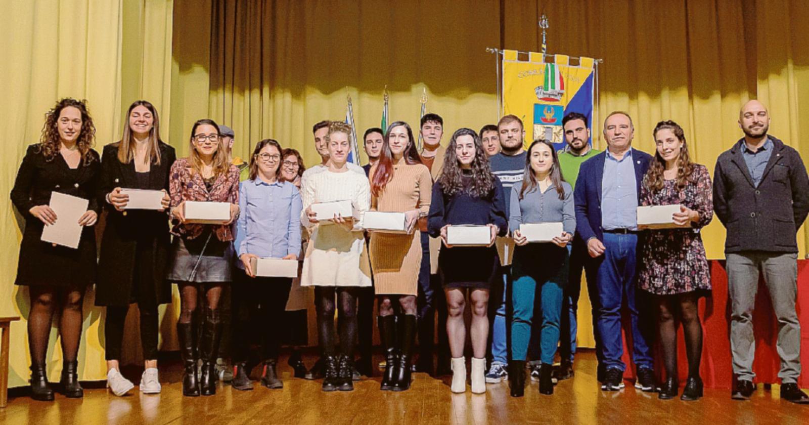 La festa di maggiorenni e laureati